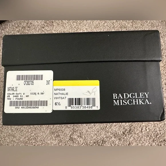 Badgley Mischka Natalie White Satin SZ 6.5